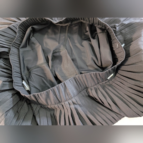 Swing Control Golf Large Pleated Skort - Picture 6 of 10